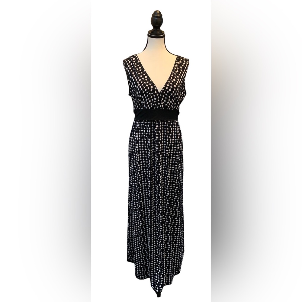 Max Studio Black and White Polka Dot V‑Neck Maxi Dress
